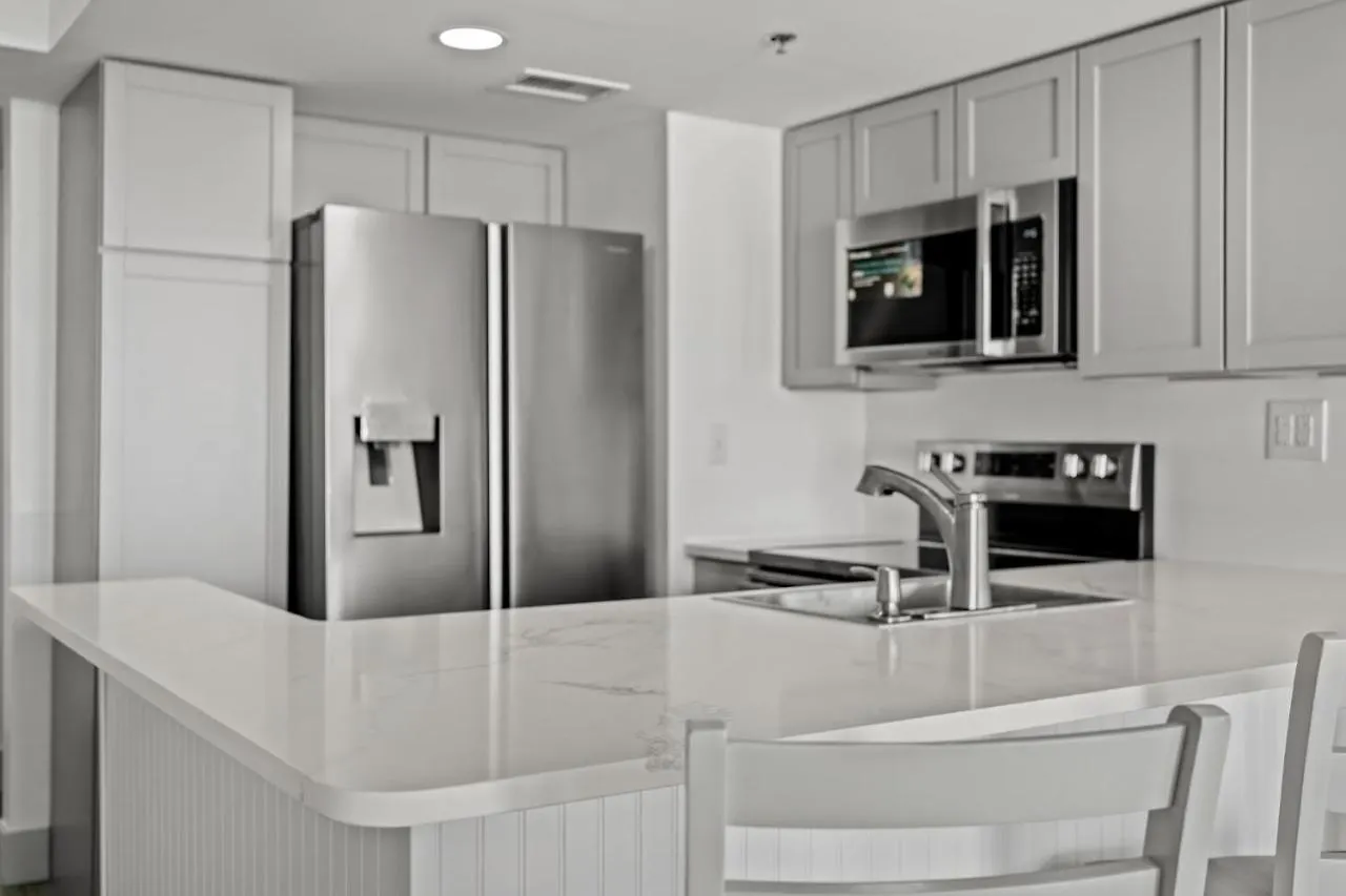 Ocean Front Views & Open Kitchen - Sunbird 603E Apartment Panama City Beach
